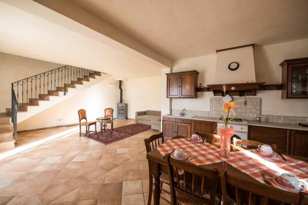 La Casa Vacanza Con Vista Panoramica Sui Vigneti Rotella المظهر الخارجي الصورة
