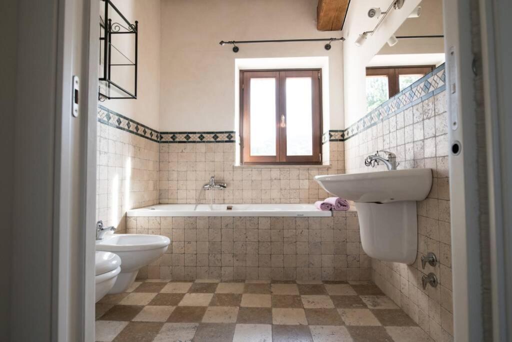 La Casa Vacanza Con Vista Panoramica Sui Vigneti Rotella المظهر الخارجي الصورة